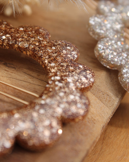 🌸 Les Scintillantes – Barrette dorée