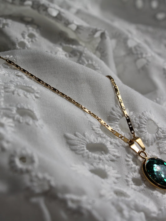 Collier Capsula simple (doré ou argenté) - chaine plate, couleur personnalisable