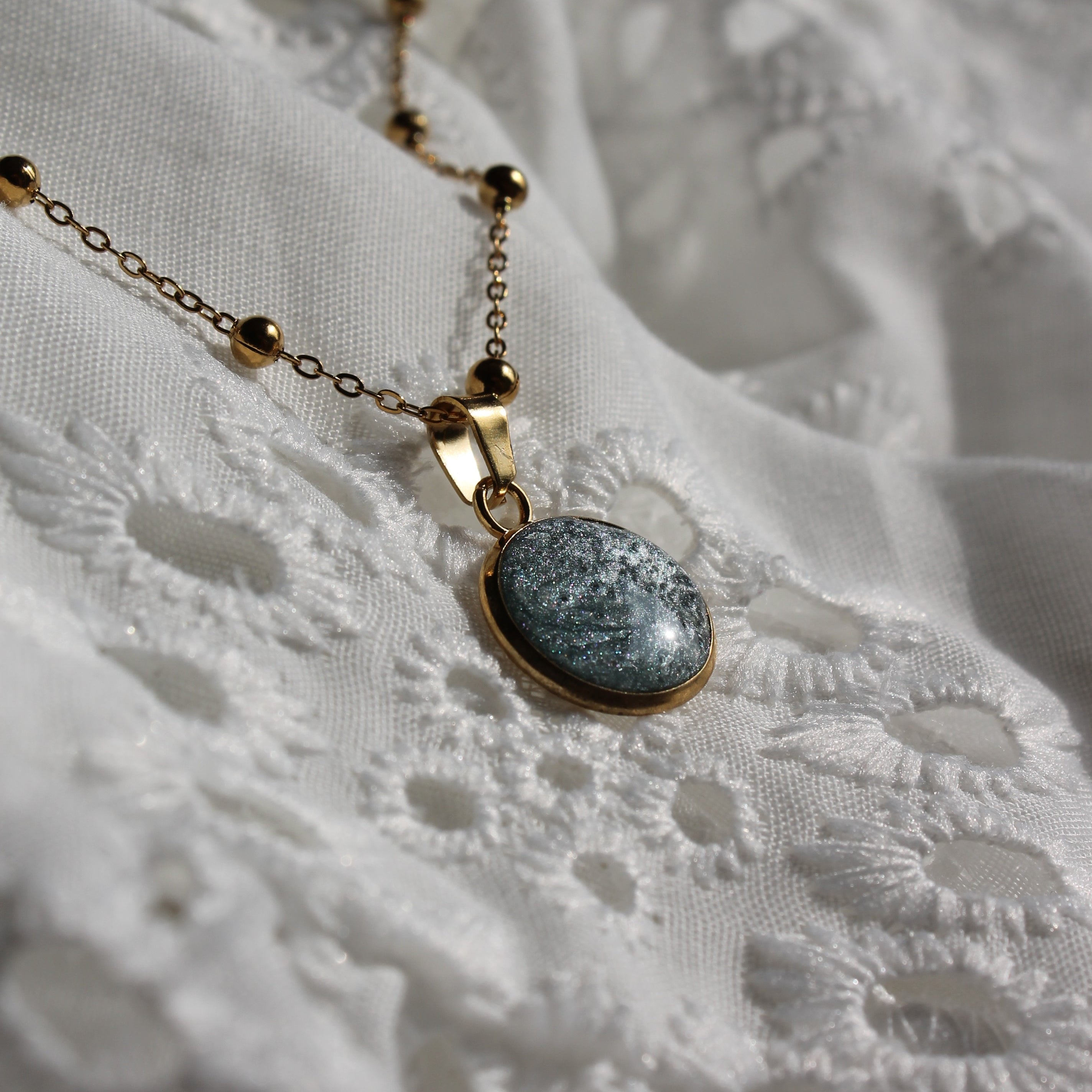 Collier Capsula simple / Doré - couleur personnalisable