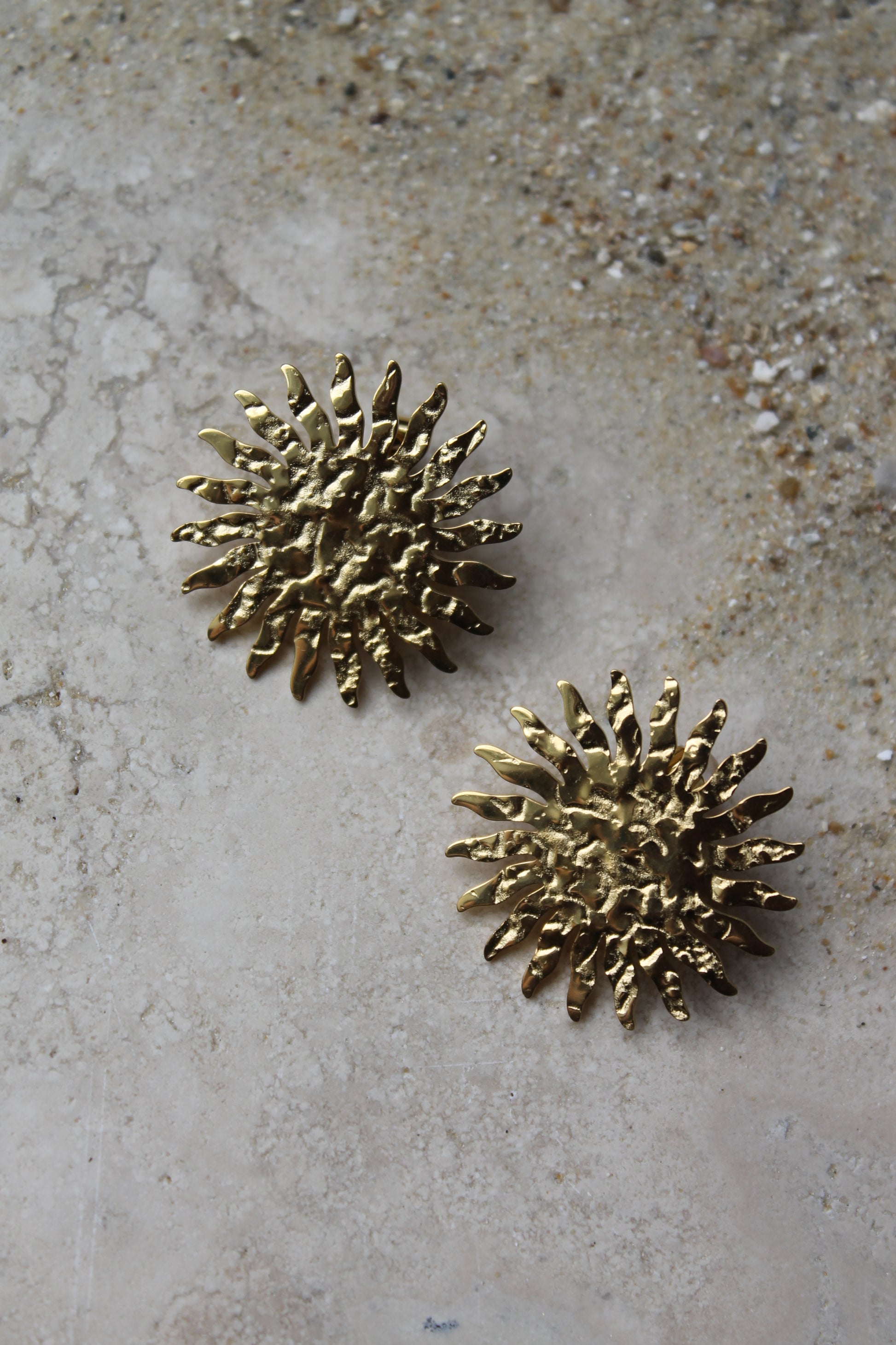 Boucles d'oreilles soleil martelé
