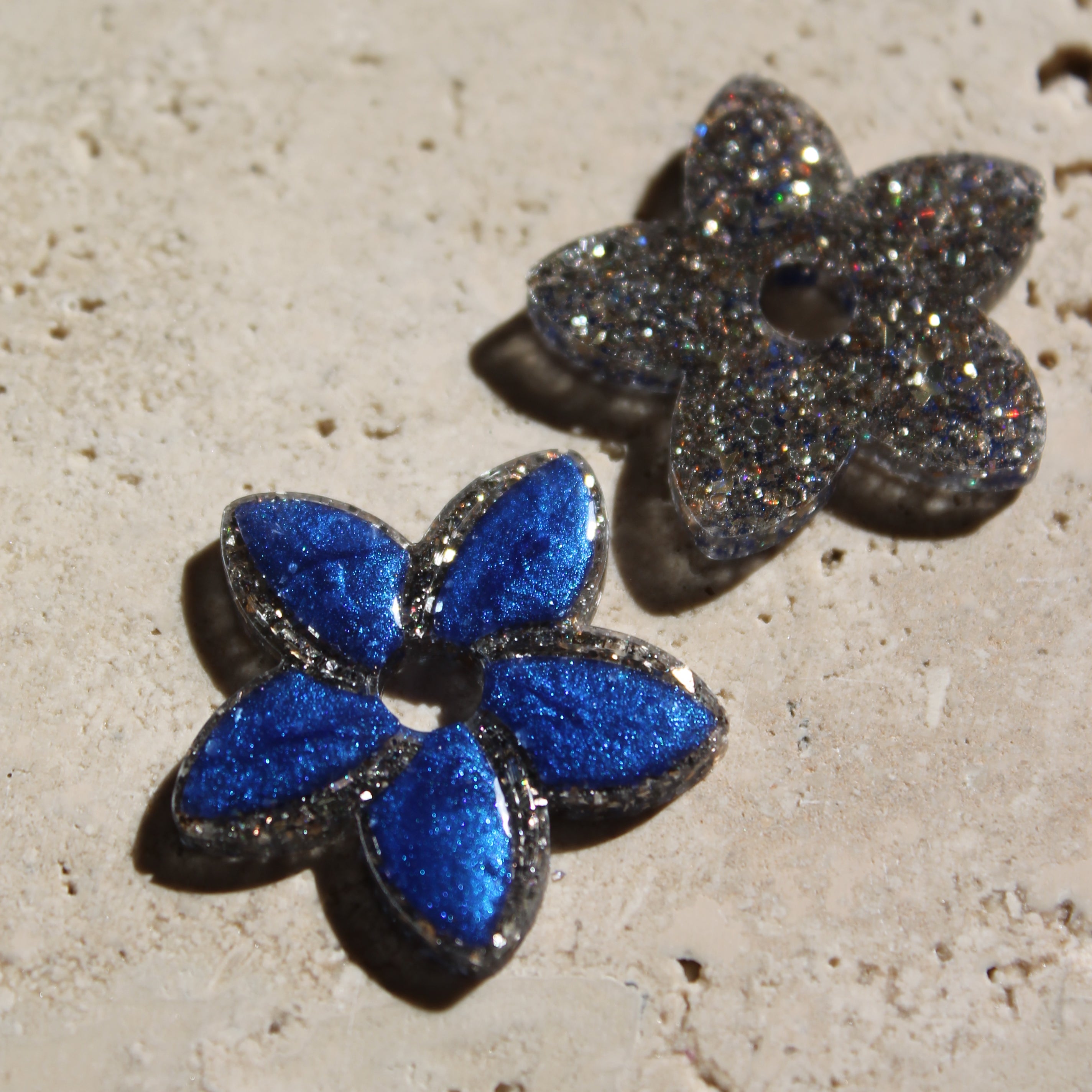 Fleur de Tiaré _ Bleu & argenté doré_ pampilles seules