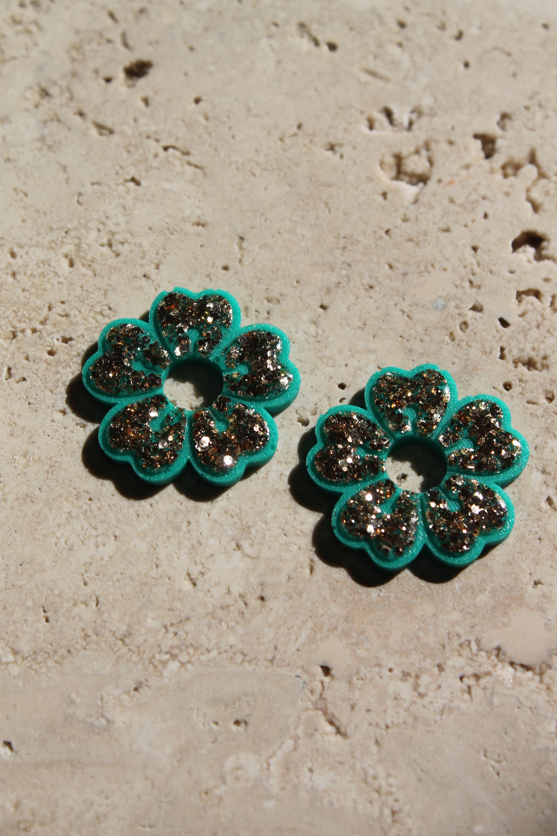 Les fleurs de cerisier _ doré et vert lagon_ pampilles seules