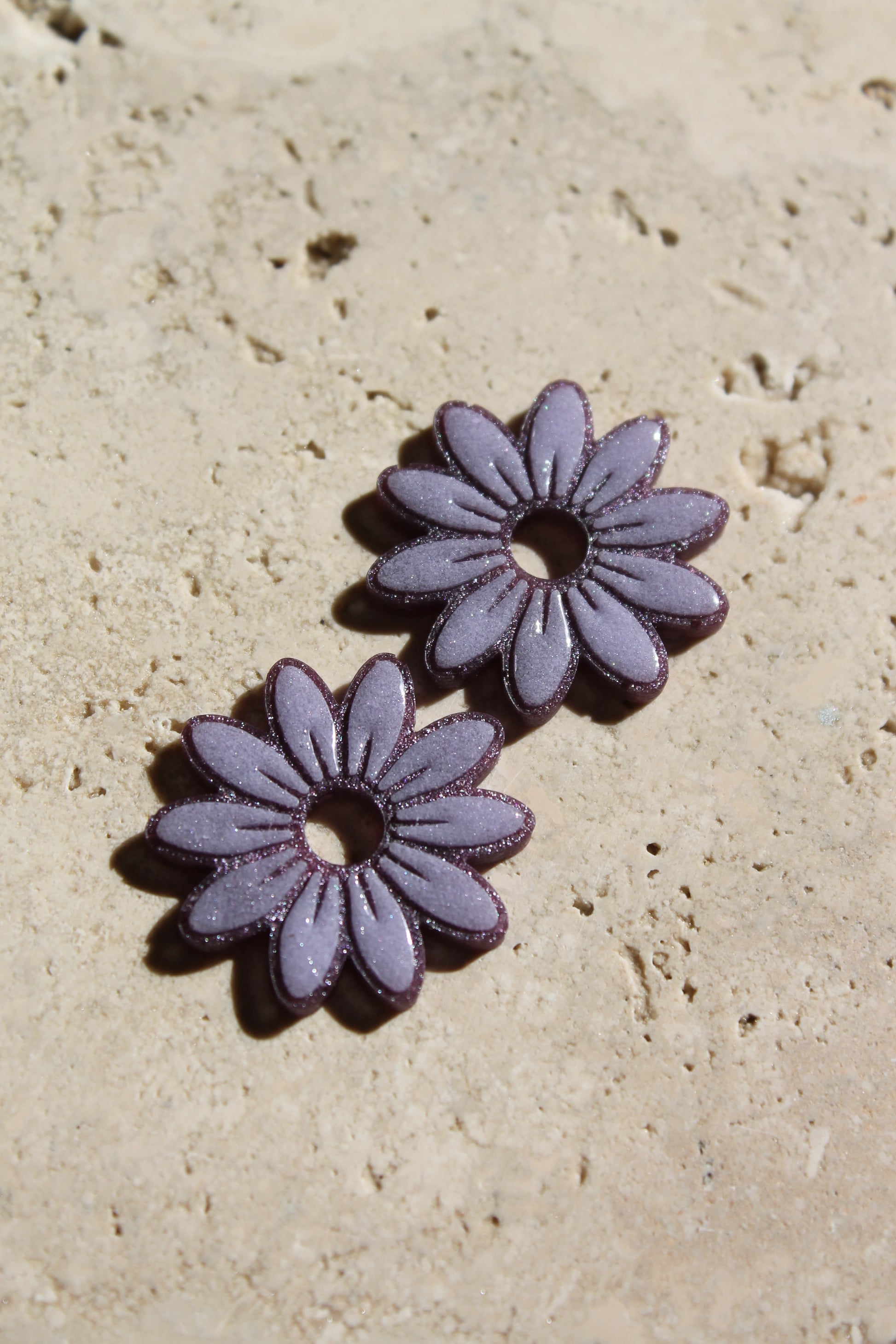 Les marguerites _ iris et violet irisé _ pampilles seules