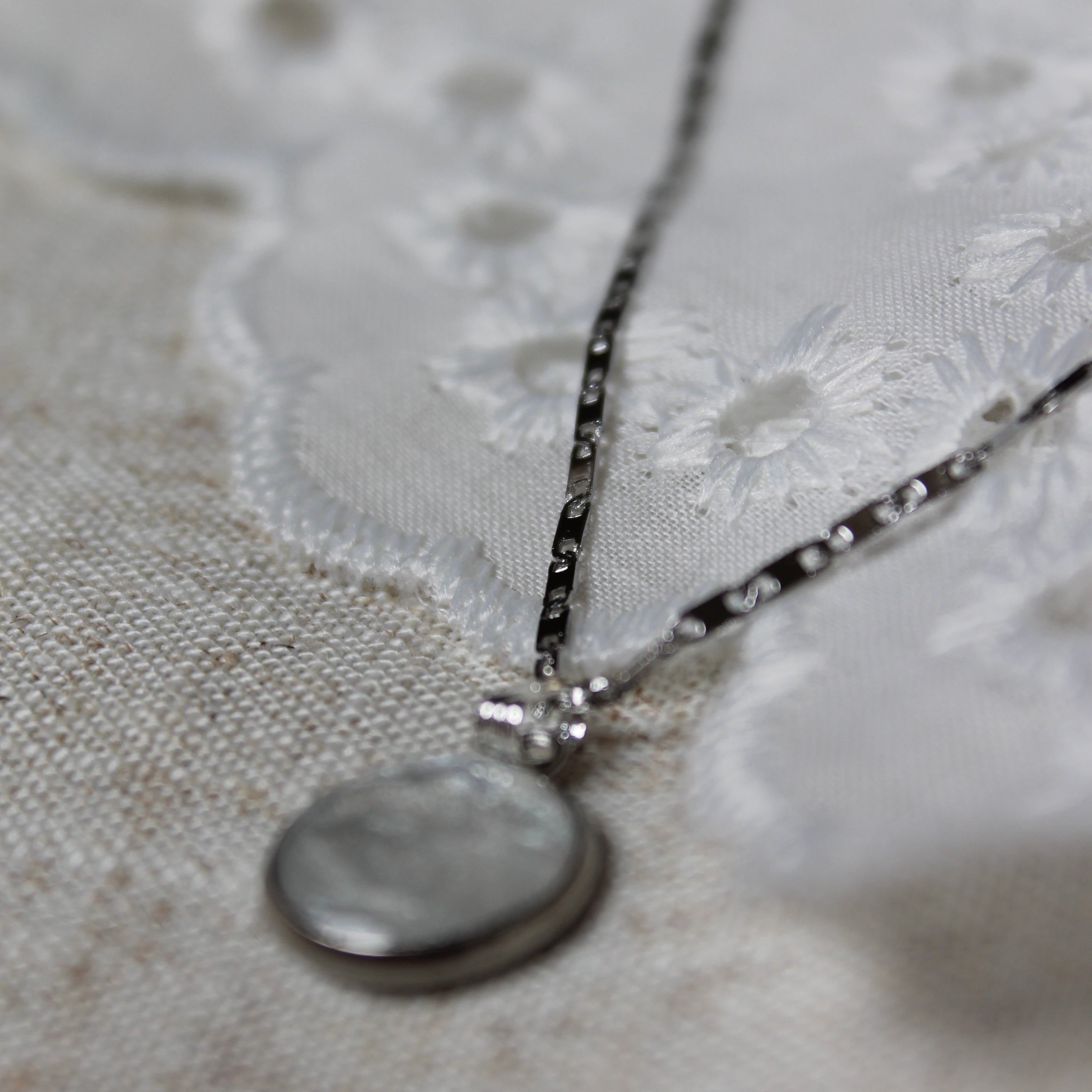 Collier Capsula simple / Argenté - couleur personnalisable