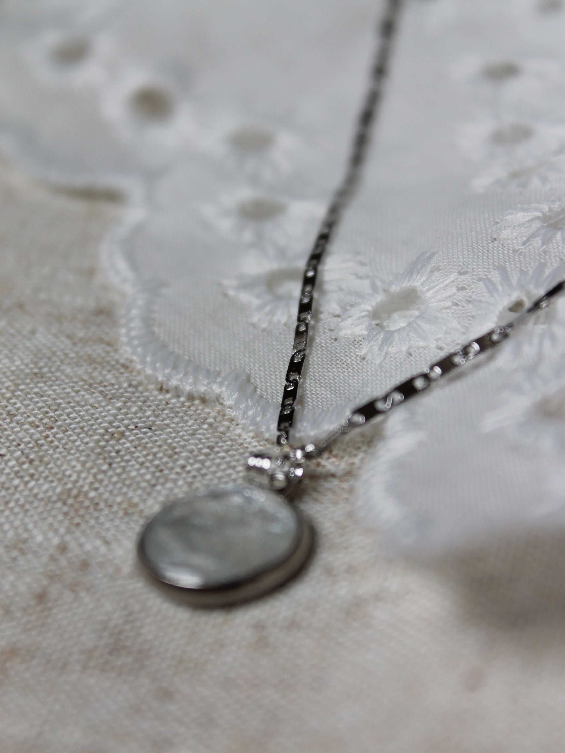 Collier Capsula simple / Argenté - couleur personnalisable